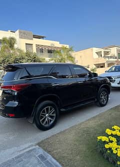 Toyota Fortuner V 2021