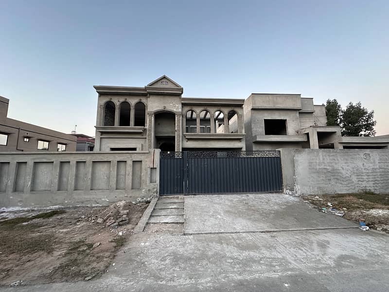 1 kanal gray house for sale lahore 0