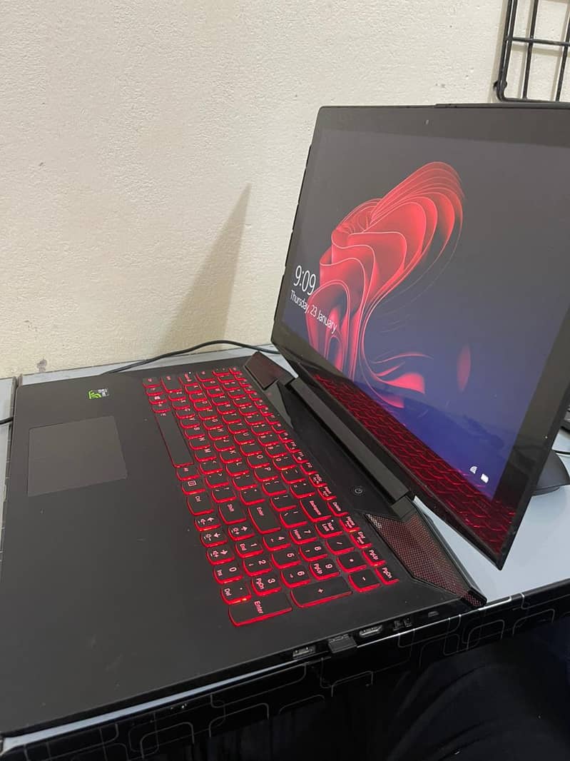 Gaming laptop Lenovo Y700 1