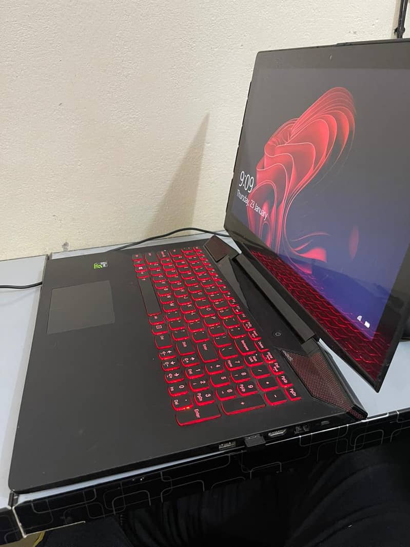 Gaming laptop Lenovo Y700 6