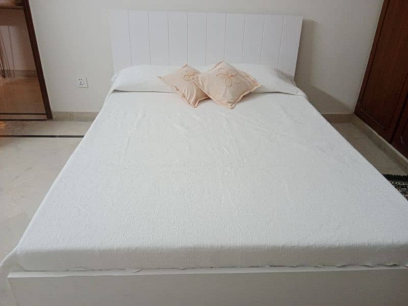 habitt marigold queen size bed 0