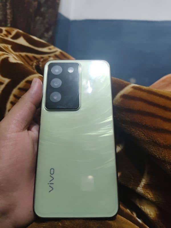 Vivo y100 1