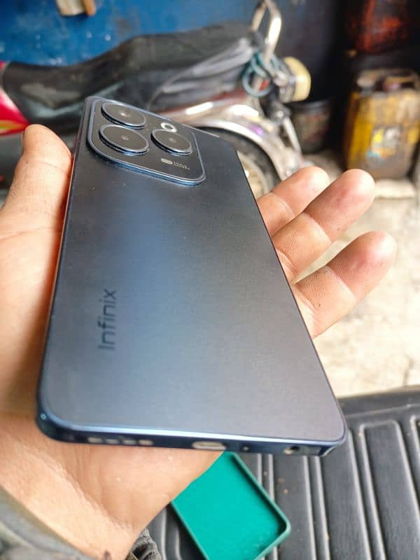 infinix hot 40 in good condition 3