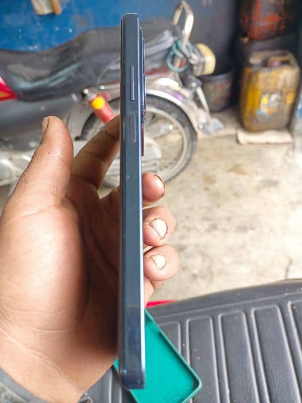 infinix hot 40 in good condition 4