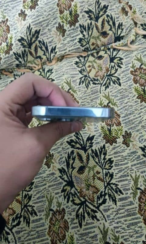 i phone 13 good condition all ok 3