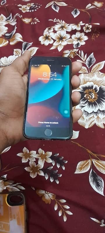 iPhone  7 pta approved 128 gb urgent sale 0