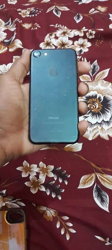 iPhone  7 pta approved 128 gb urgent sale 3