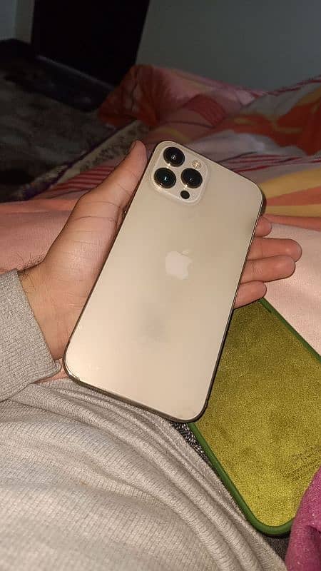 i phone 12pro maxused but looks like a new1 3