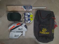 Cricket hardball kit in excellent condition