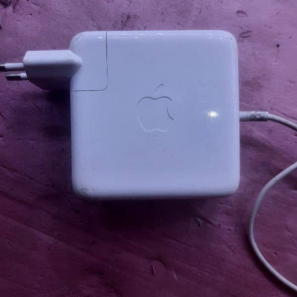 Macbook 85w type-t original charger new condition 0