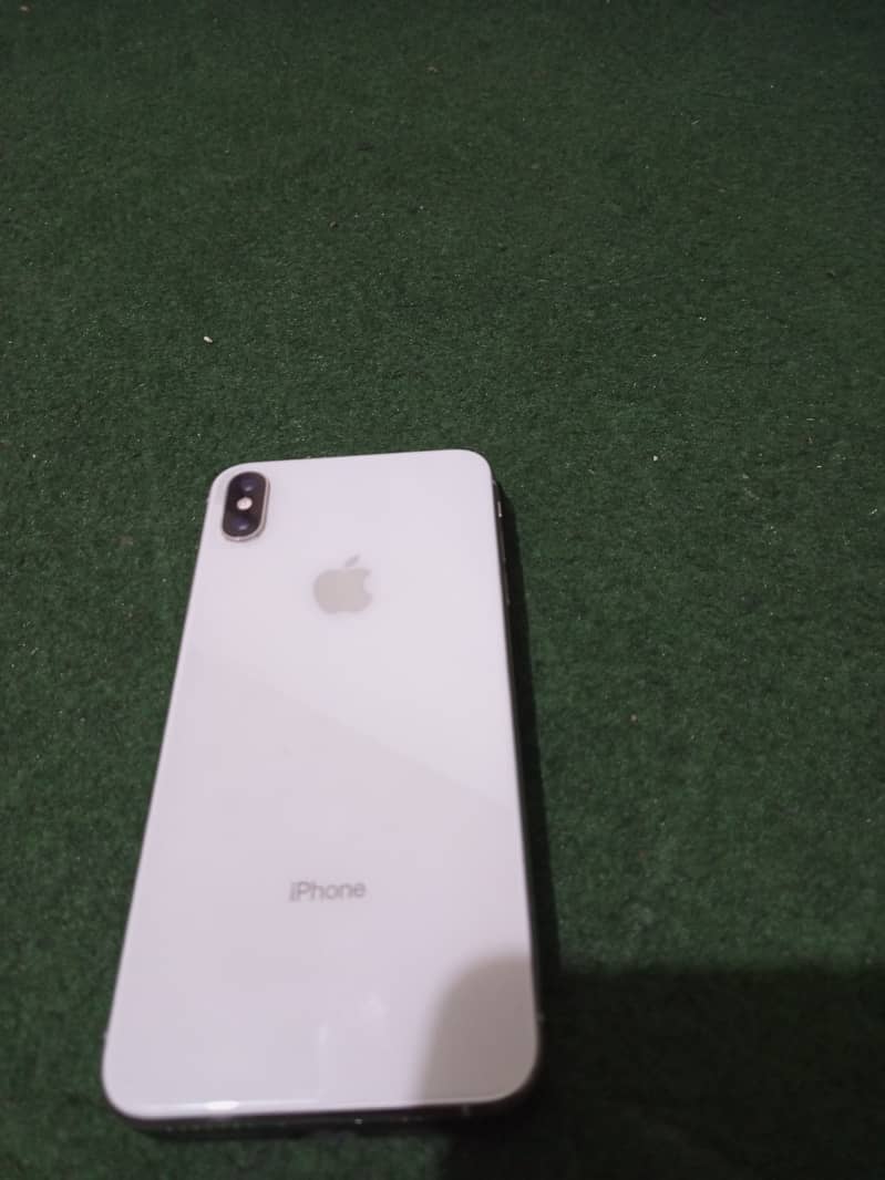 IPHONE XS MAX NON PTA SCOM SIM WORKING.  256GB. 2