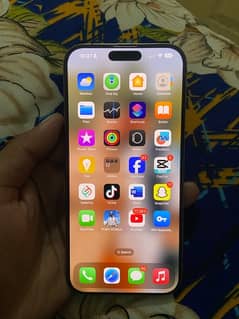 i phone 16 pro max 256 gb 100 btry health 20 sycle 10/10 condidtion