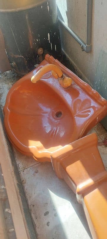 Commode and Wash Basin for Sale – Good Condition! 1