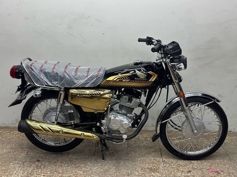 self start honda cg125cc 2025 model ( gold edition ) 0