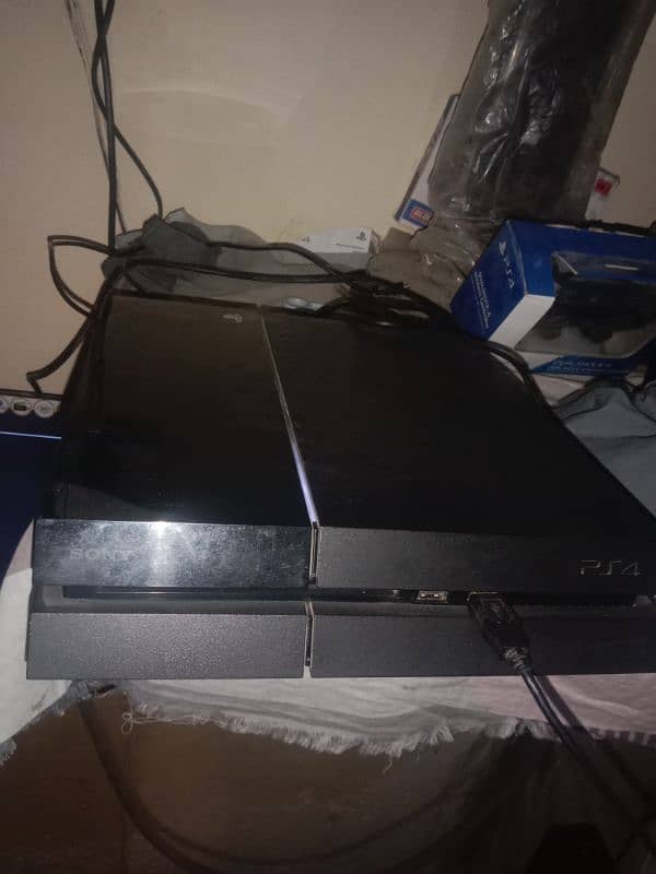 PS4.520 gb hard . 4 . version 11.  profile jail brack 0