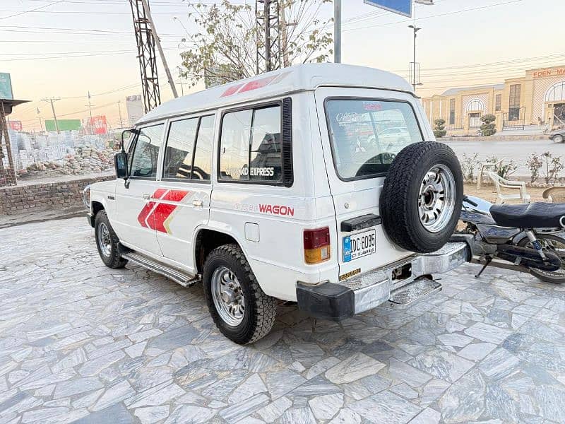 Mitsubishi Pajero 1989 2