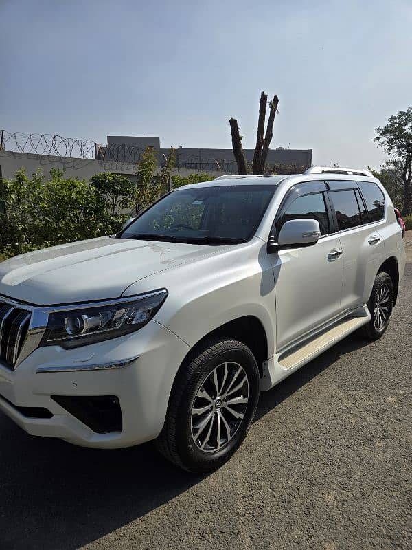 Toyota Prado 2019 -2024 TXL Package Pearl white 3