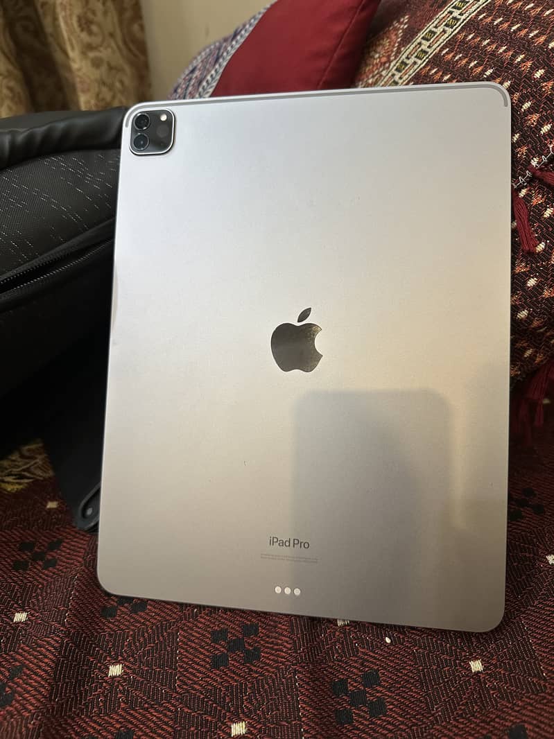 Apple iPad Pro 12.9 inches 6th Generation with M2 Processor 2