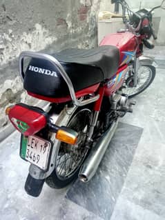 Very cheap price Honda CD 70 Lush condition urgently sale please conta