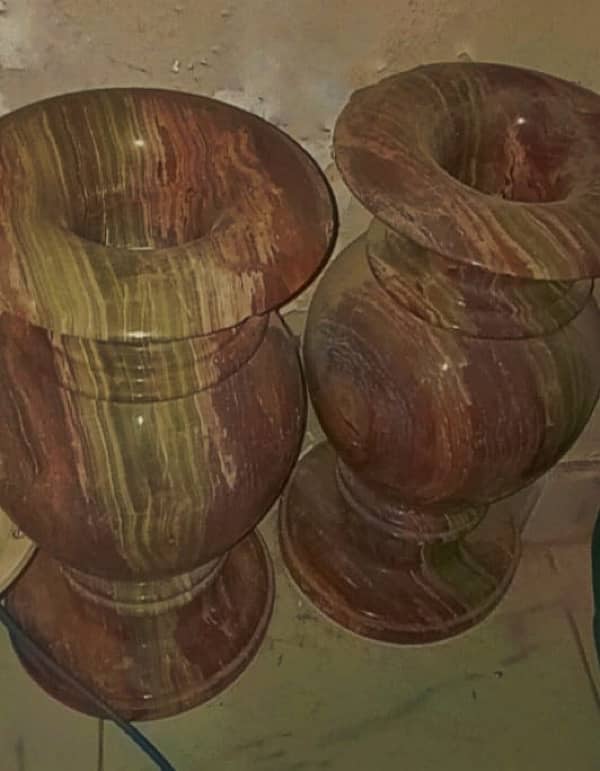 vases in good condition 2