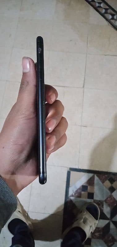 7 plus black color 3