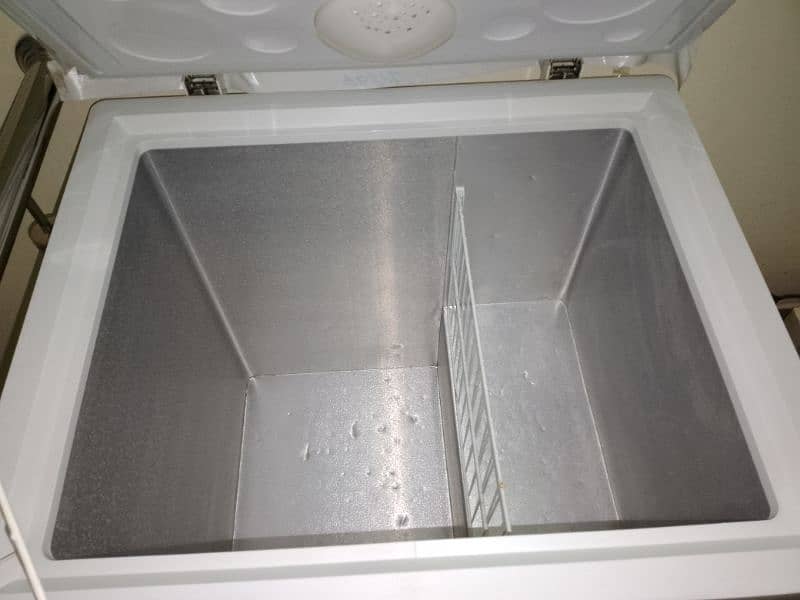 Haier 10 CFT 8/10 like new FREEZER 0