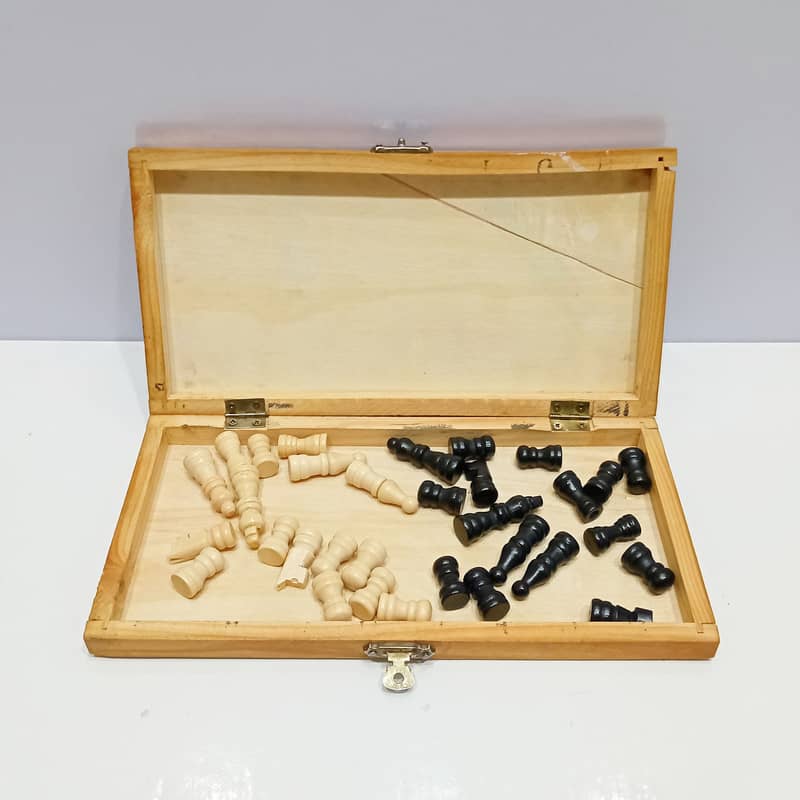 Vintage Jaques of London Wooden Chess Set, 1.5” Kings & Folding Board 8