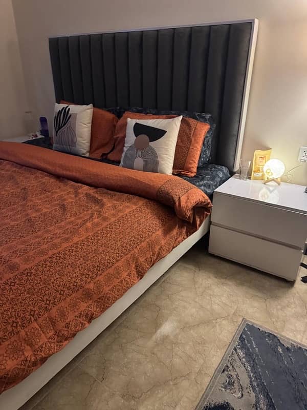 King Size Bed with 2 side tables. condition 8/10 0