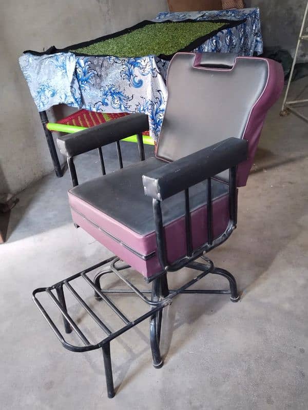 Salon Chair 10/10 condition 1