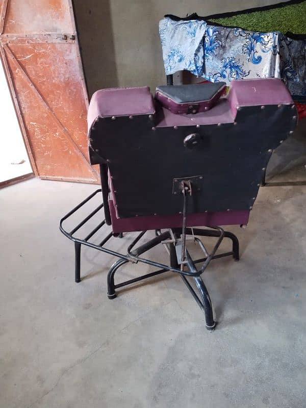 Salon Chair 10/10 condition 2