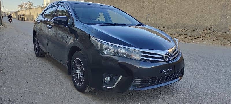 Toyota Corolla GLI 2015 b to b first owner 1