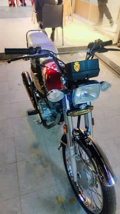 Honda CG 125 Self Start Gold Edition