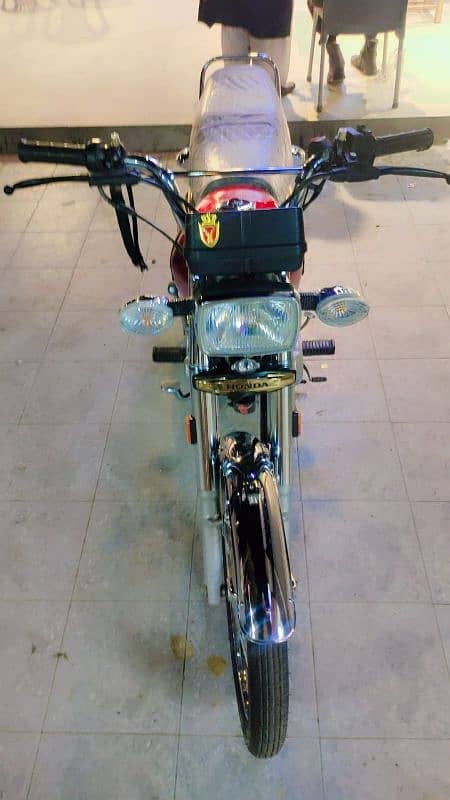 Honda CG 125 Self Start Gold Edition 6