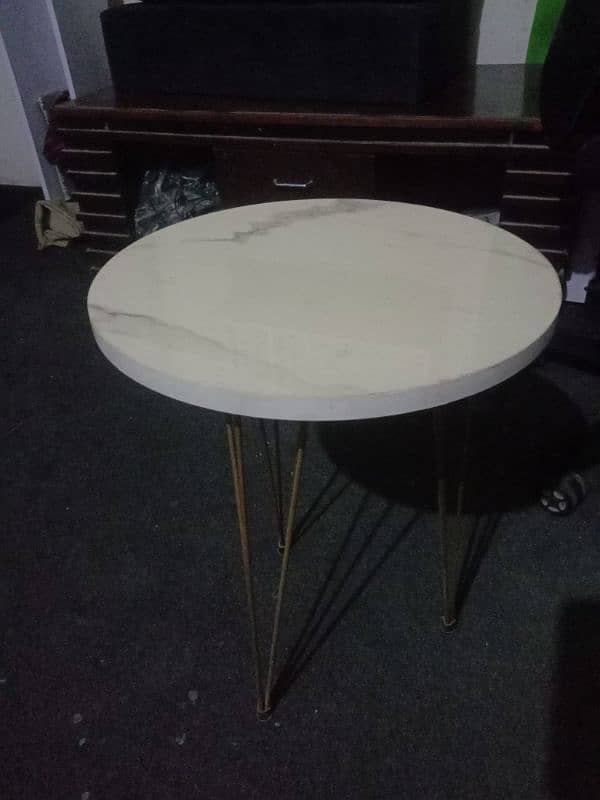 A UV top Serving Table 1