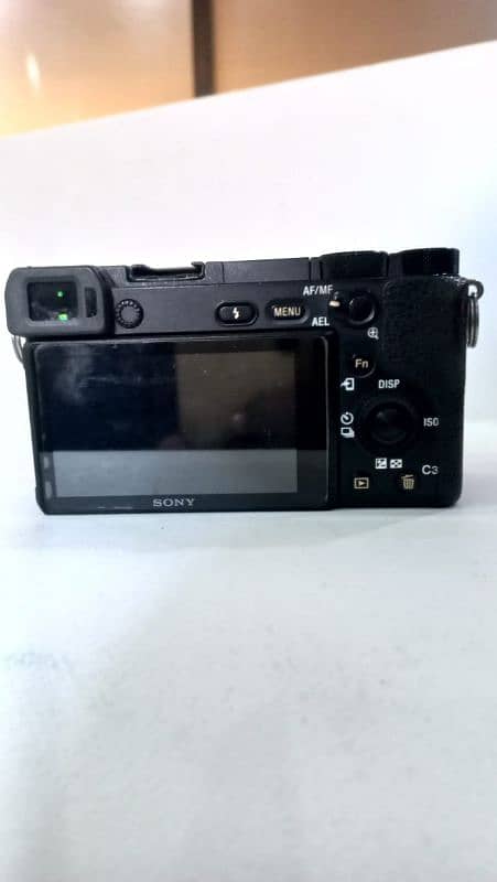 Sony 6500 DSLR body camera,camera batteries,SD card,Lens 3