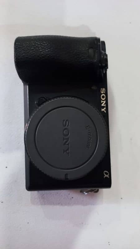 Sony 6500 DSLR body camera,camera batteries,SD card,Lens 13