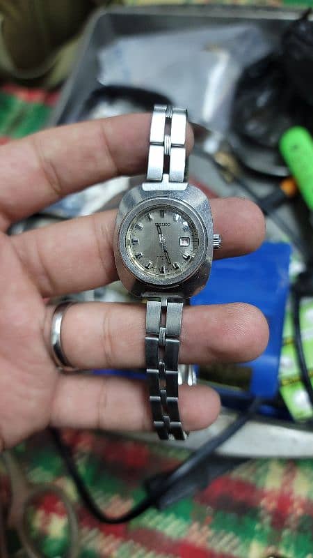 Ladies watches Available 100% original Casio Seiko Citizen 18