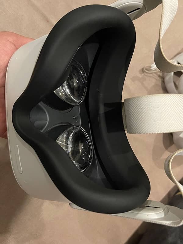 i am selling Oculus Quest 2 256GB Advanced All-in-One VR Headset 1