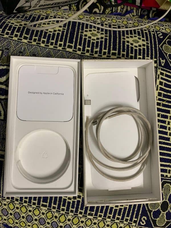 iPhone 15 pro max natural titanium JV wd box cable 3