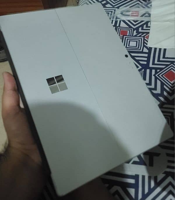 Microsoft surface 5 pro 4