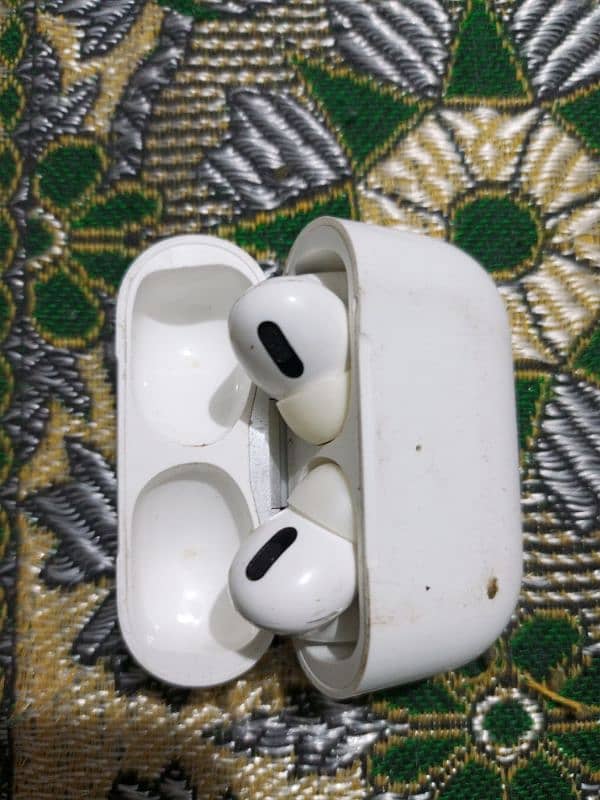 2 set of earphones for sale 0