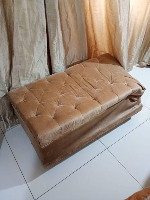 queen size bed with mattress and stool (sethi) 2