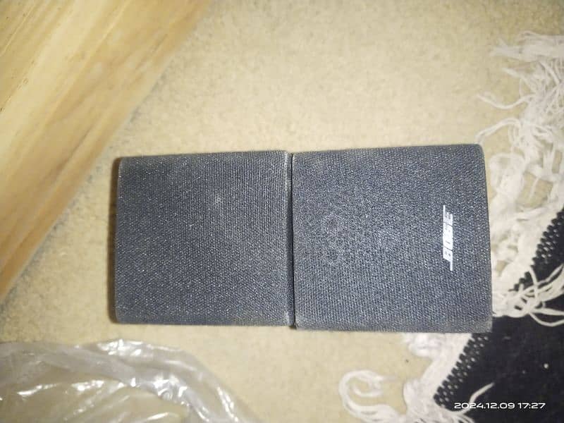 2 pic bose cubes for sale urgent 0