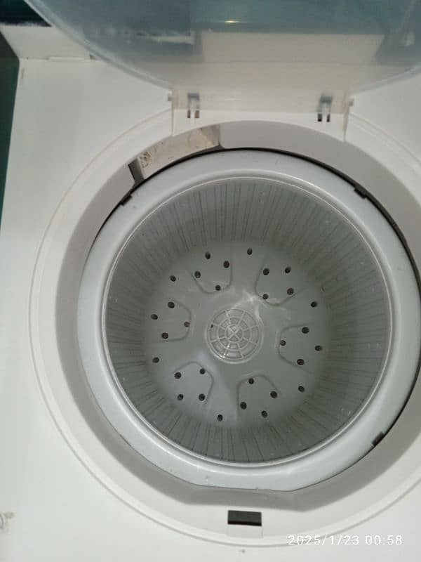 Haier washing machine jumbo size twin tub model number HWM120-BS 14