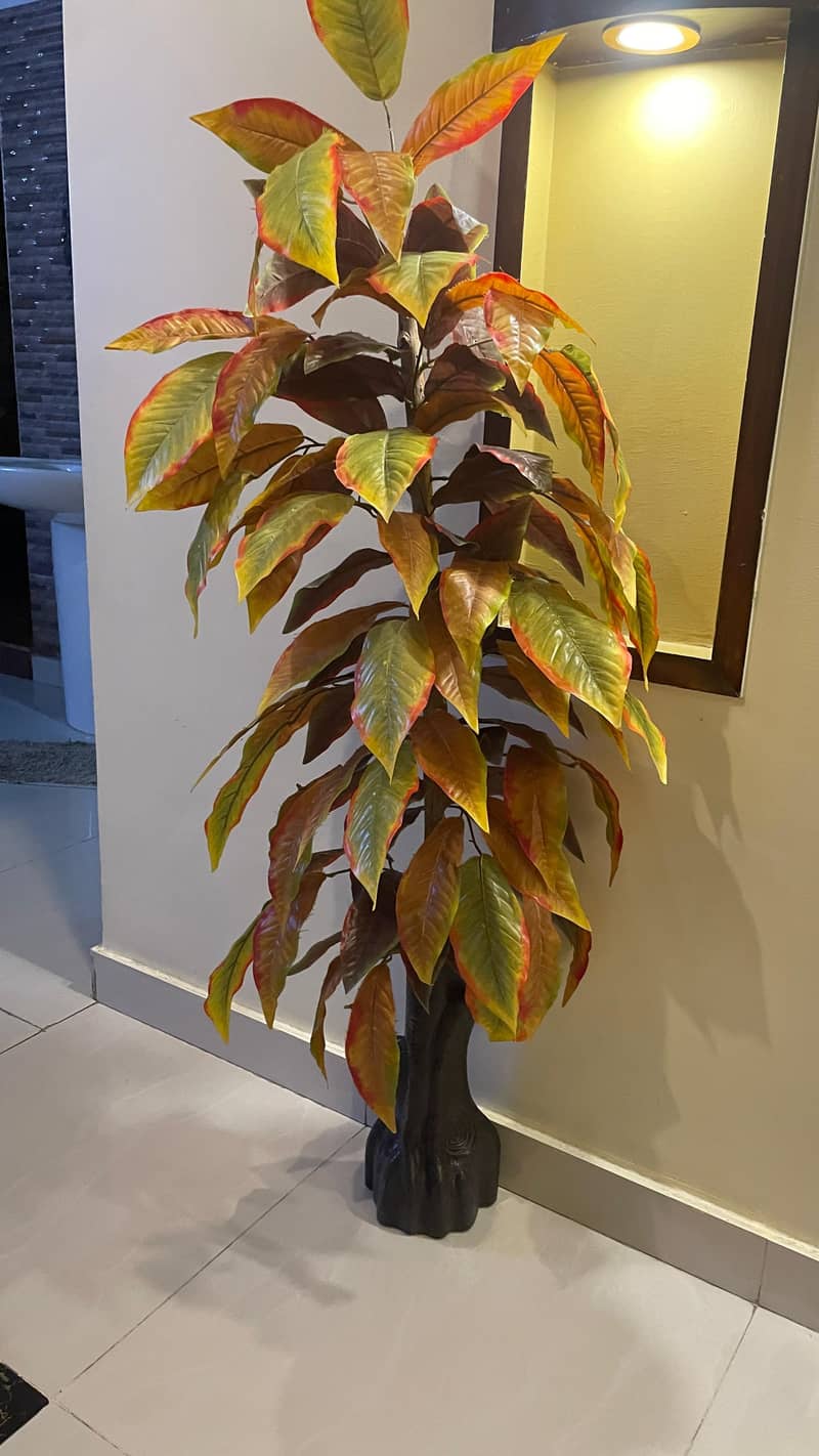 Autumn leaves plant decoration with wooden vase 1