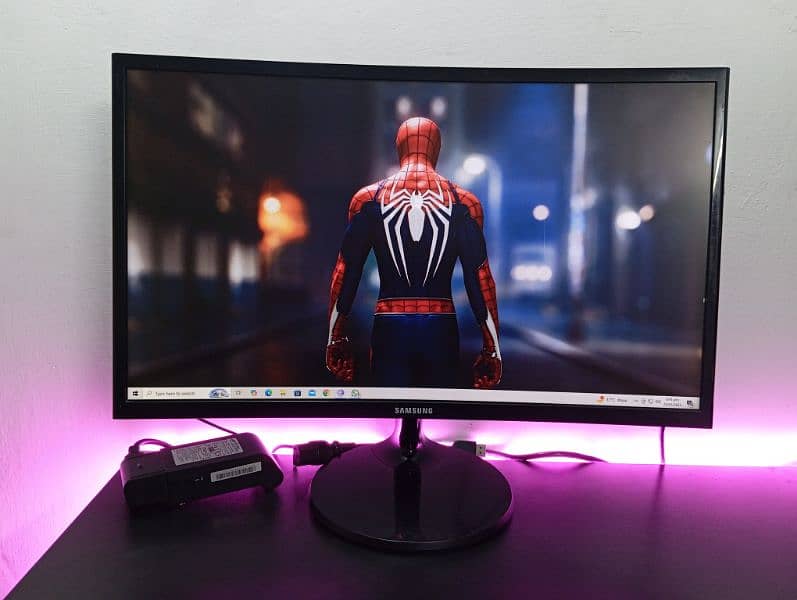 Samsung 24-inch Curved FHD 1080P  Monitor 1