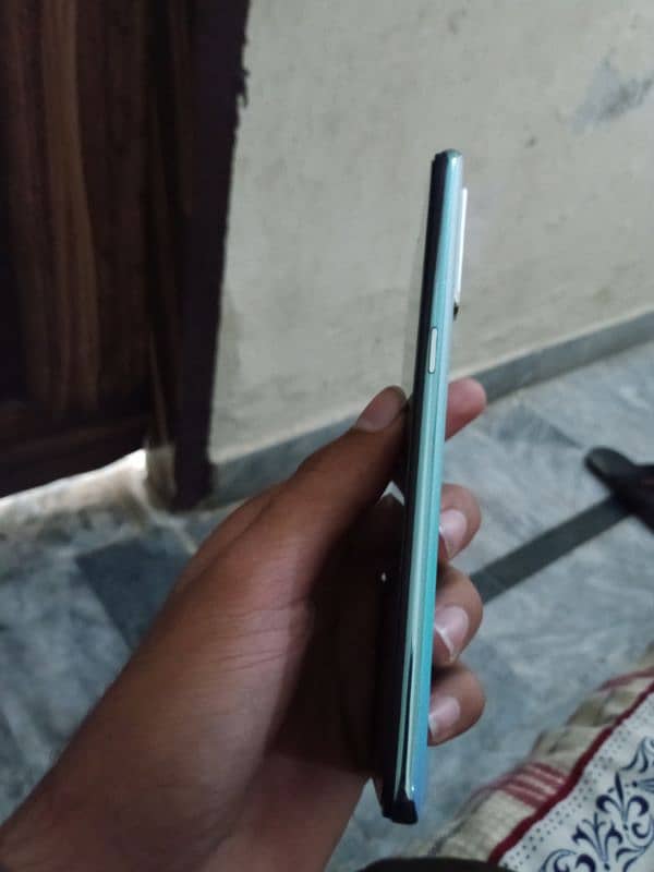 Oppo F15 3