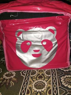 new bag he or 1 t shirt bhi he new