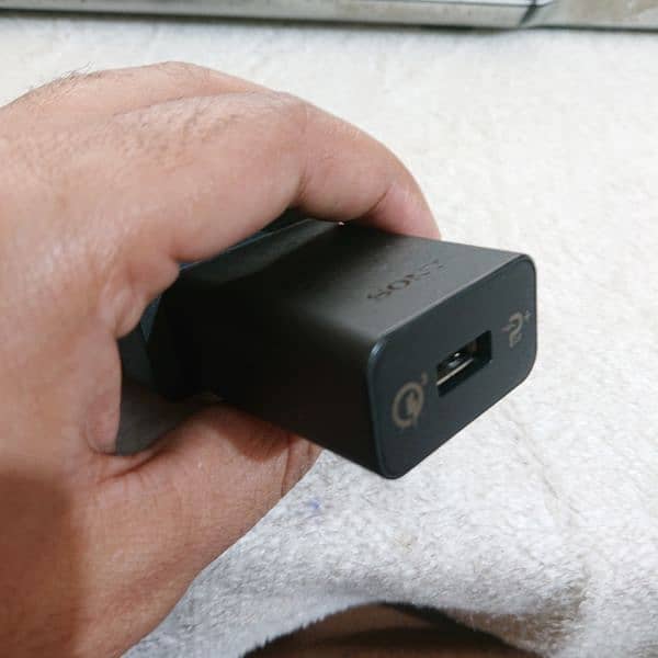 Original Sony Adapter 18W 1