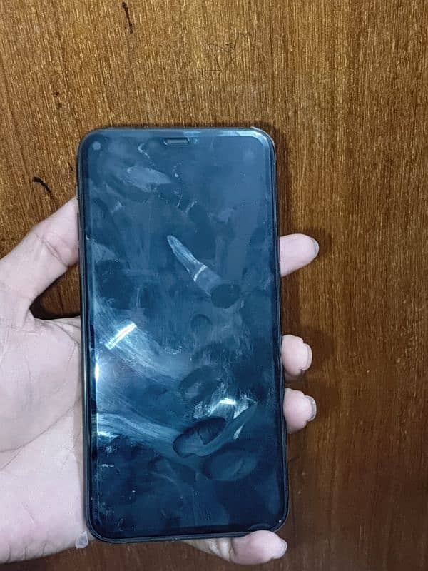 Iphone 11 pro max. . . Non pta. . . With box 1